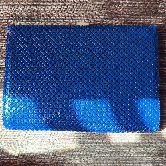 Blue chain mail clutch with optional chain strap in great shape - Picture 3 of 12